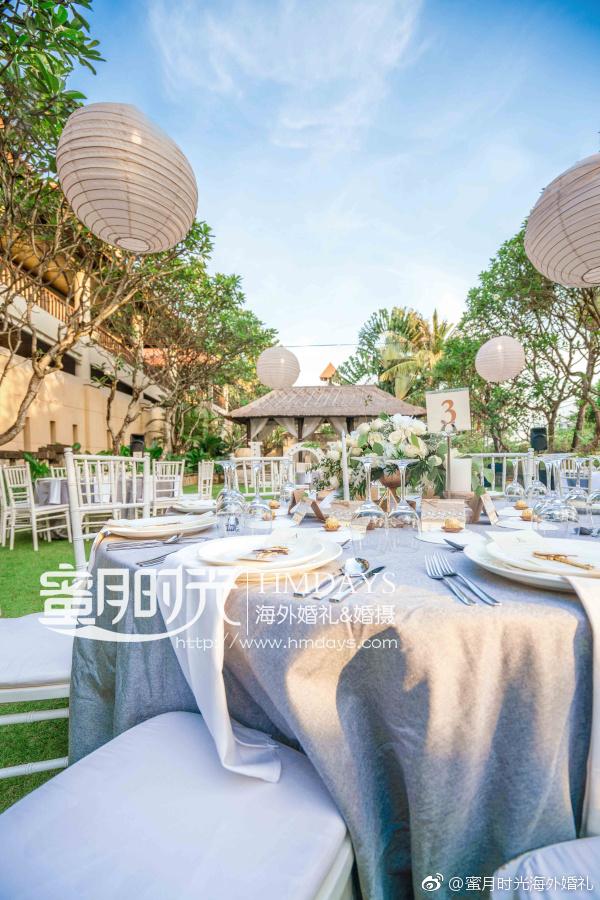 Hmdayswedding's tweet photo. 【佈置案例】海外婚禮和晚宴，最重要的當屬氣氛的營造，好的氣氛不一定貴，但求溫馨，好的佈置不一定需要太多花藝，但求精緻。一場40人的小型花園晚宴，幾個恰到好處的簡單點綴，對於預算不高但追求氛圍的新人來說，再適合不過。海外婚
----
we-chat: hmdays999 or hmdays-wendy
email: service@hmd... https://t.co/UTixVqEsvR