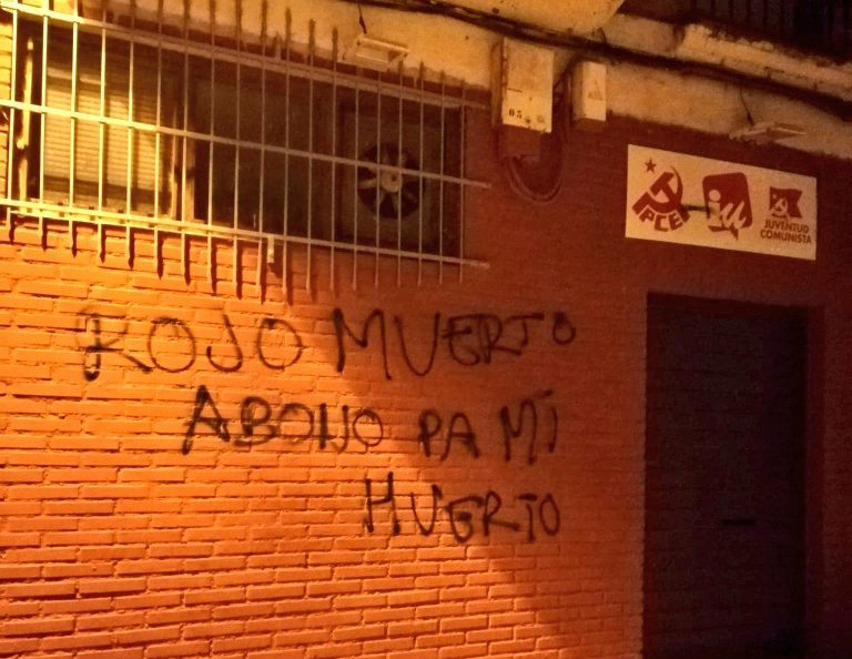 IUBurgos's tweet photo. Siguen las amenazas de muerte desde la derecha rancia que no tolera a nadie que no piense como ellos. Hoy nos ha tocado a nuestra sede, mañana seguirán actuando con total impunidad @interiorgob https://t.co/REdmOQ1tkg