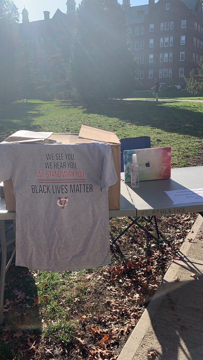 CoachLuRG's tweet photo. Beautiful day on campus to pick up some @VassarWBB and @VassarMBB Black Lives Matter swag to support #CommunityMatters2 in Poughkeepsie! #BLM #vcwb #justiceforall https://t.co/sffSmyY17P