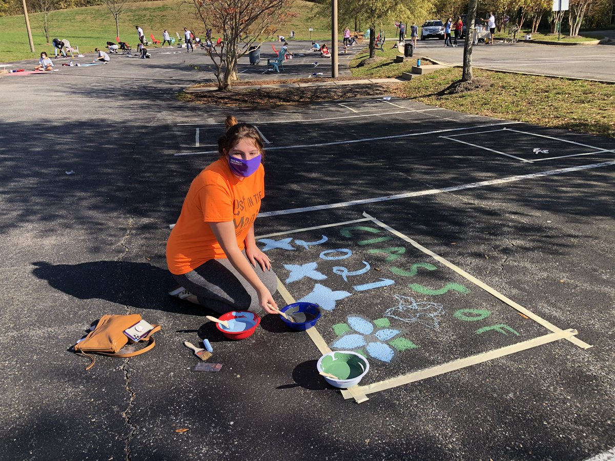 ICSEagles's tweet photo. The Class of 2021 is leaving their mark on ICS in many ways! This morning, our incredible senior class came together on campus to show their school spirit in vibrant color at a senior Park’n Paint event. #icsclassof2021 #creekpride https://t.co/syXvGbV7MI