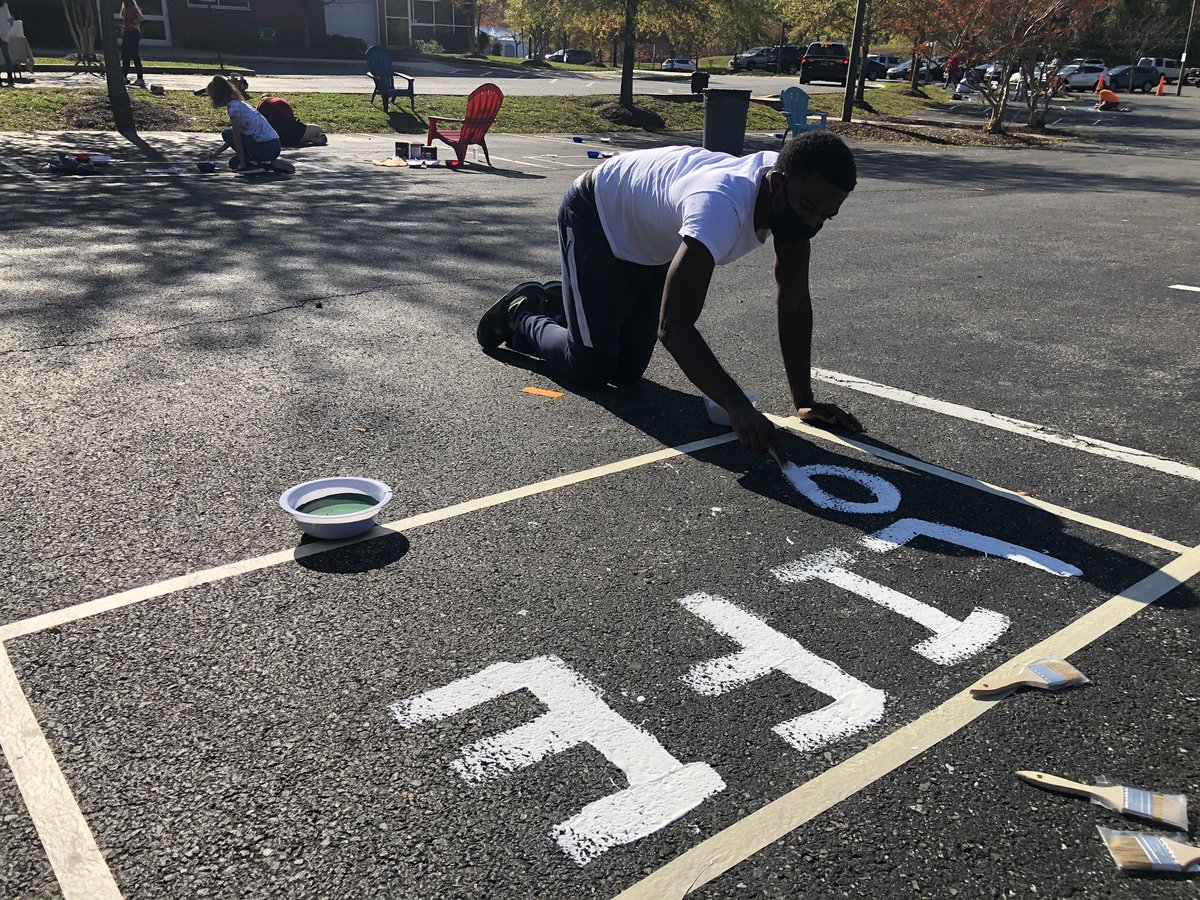 ICSEagles's tweet photo. The Class of 2021 is leaving their mark on ICS in many ways! This morning, our incredible senior class came together on campus to show their school spirit in vibrant color at a senior Park’n Paint event. #icsclassof2021 #creekpride https://t.co/syXvGbV7MI