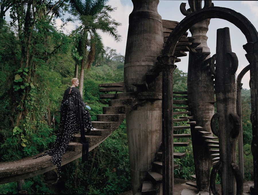 vagabunda_mx1's tweet photo. En 2018, el fotógrafo Tim Walker decidió hacer un homenaje especial a Edward James colaborando con la revista W Magazine. El artista  se internó en el famoso #JardínEscultóricoEdwardJames, Las Pozas, en Xilitla, San Luis Potosí; con la reconocida actriz #TildaSwinton. https://t.co/bPjSj4fj25