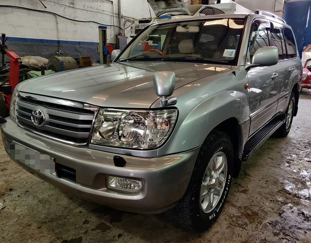 OwuorMichael's tweet photo. Another one from Diastar Auto Care Centre Ltd 😍😍😍😍 
✓ Complete Respray, Detailing + Ceramic Coating 
✓ Toyota Land Cruiser 100 Series https://t.co/DWZ0MEkNCq
