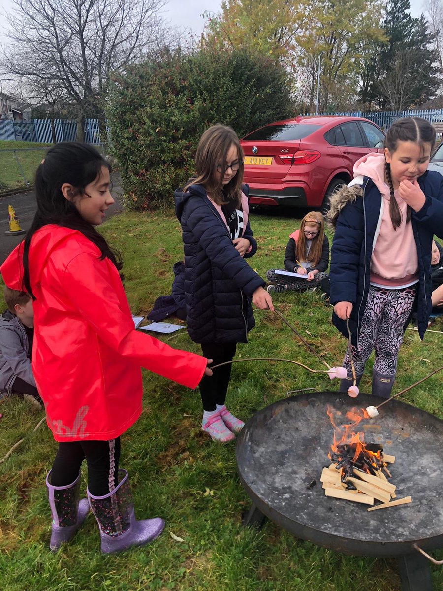 CarnbroePS's tweet photo. P5 H had lots of fun learning how to whittle & try out fire lighting skills then making smores yum! #OutdoorLearningDay #GroundsForLearning https://t.co/3Jz7BOoIuX