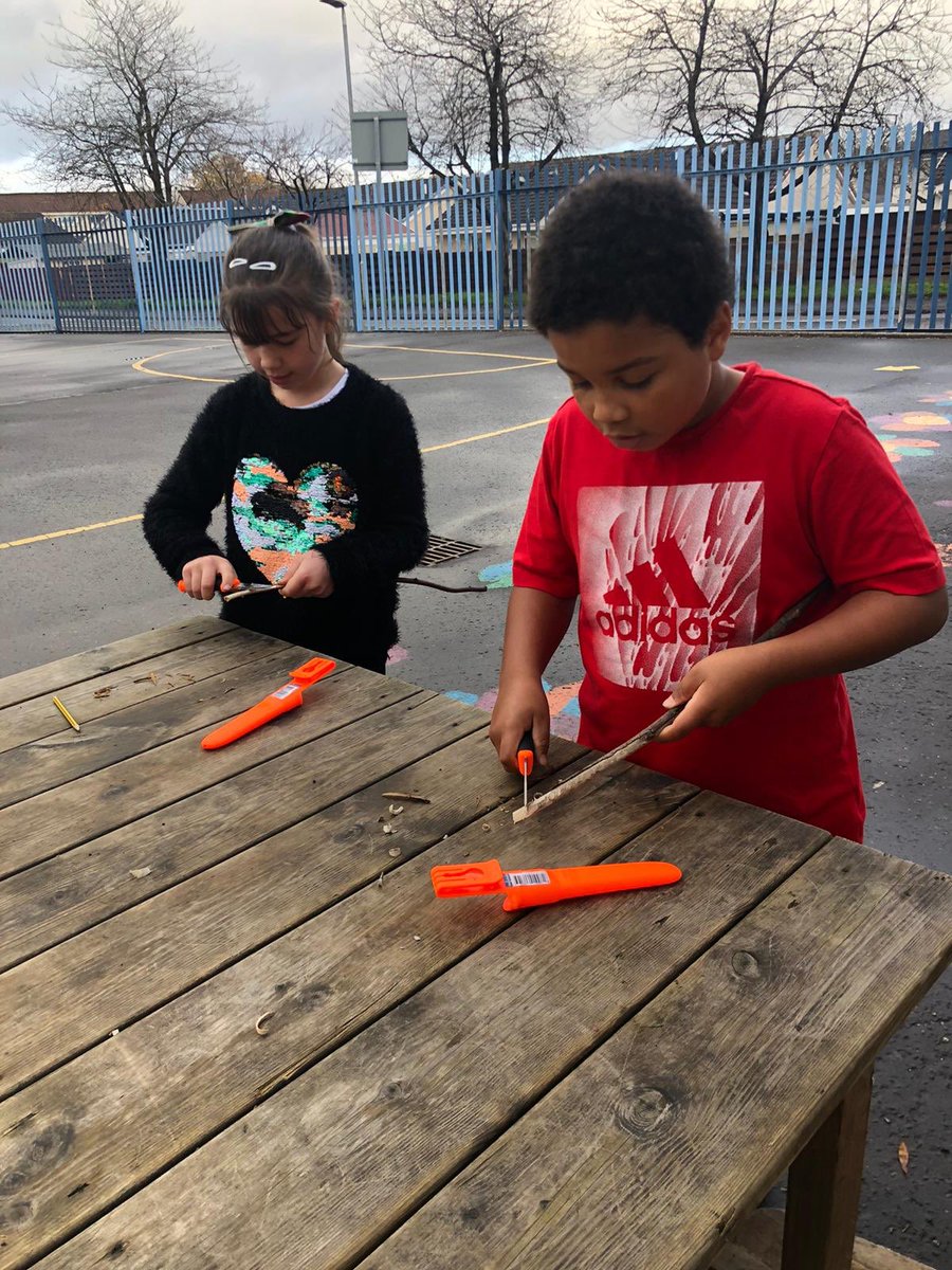 CarnbroePS's tweet photo. P5 H had lots of fun learning how to whittle & try out fire lighting skills then making smores yum! #OutdoorLearningDay #GroundsForLearning https://t.co/3Jz7BOoIuX