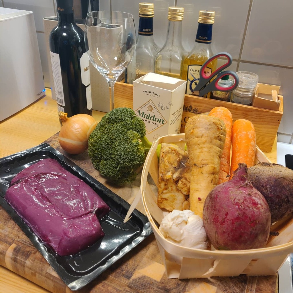 SuperTeDtv's tweet photo. A suprise birthday stream today 🥳 Happy cakeday to me! #Live now!
.
#birthday #foodstreaming #foodie #foodstream #food #twitchstream #twitch #twitchstreamer #supportsmallstreamers #cheflife #nytnorge #middag #hashtags #foodlife #kjøkkenstreaming #ki… https://t.co/TVe6g7HRvw https://t.co/Pdh34c6tCp