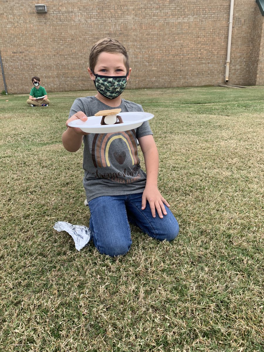 CurleeKailey's tweet image. To wrap up our energy unit, we used thermal energy to make S’Mores! #CISDScienceRocks