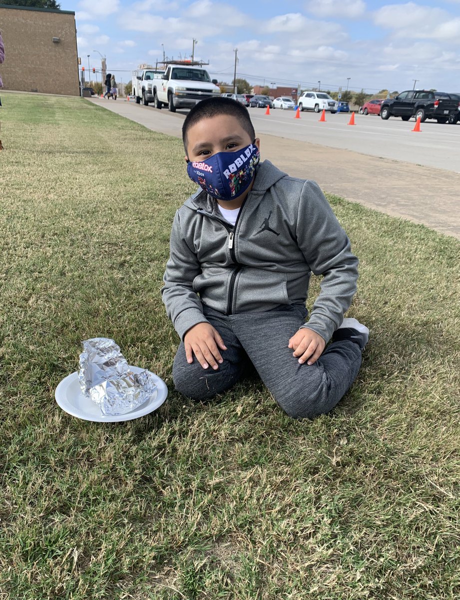 CurleeKailey's tweet image. To wrap up our energy unit, we used thermal energy to make S’Mores! #CISDScienceRocks