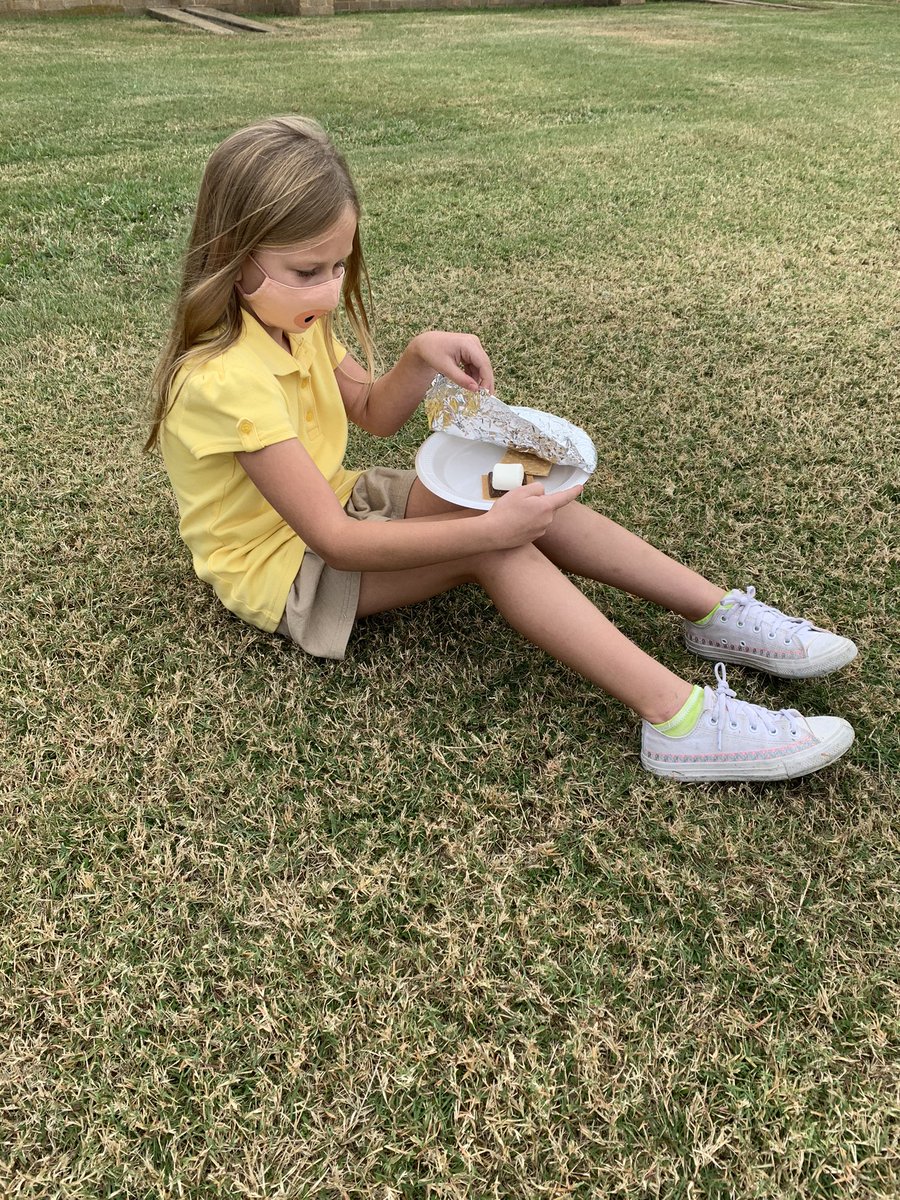 CurleeKailey's tweet image. To wrap up our energy unit, we used thermal energy to make S’Mores! #CISDScienceRocks