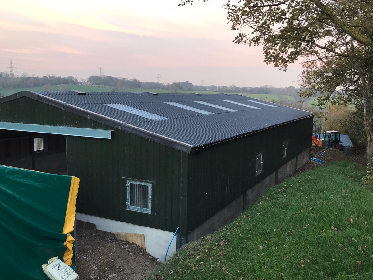 gerfferm's tweet photo. Gwaith da gan y criw fu codi Sied gan dylan Roberts cyf  yn tremeirchion barod I osod  stablau, gwaith concrit level ar gyfer y stablau a tac room gydar passages  ar grade i ddraen canolig / great work by the lads erecting and internal groundworks ready for stable installation https://t.co/0KkgGYxZEW