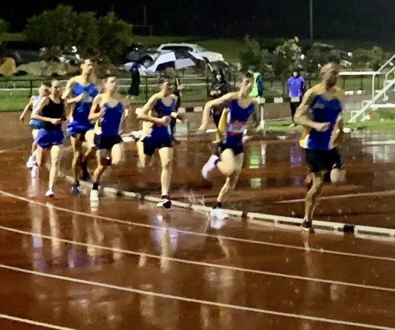 rbharriers's tweet image. Coach Jeremy Roff pacing the juniors at Illawong #sacrifice