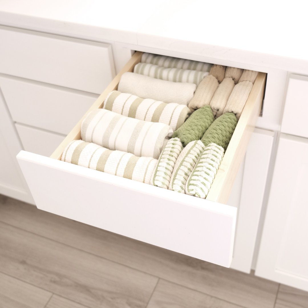 TodaysVegan's tweet image. #WorldVeganDayChallenge Day 6!
🌿 Kick the Paper Towel Habit! 🌿
Replace your paper towels with cloth towels. It seems so obvious, right? But have you done it yet? It’s EASY &amp;amp; you’ll feel proud of yourself every time you use a #reusableclothtowel
#TodaysVegan #sustainablehome