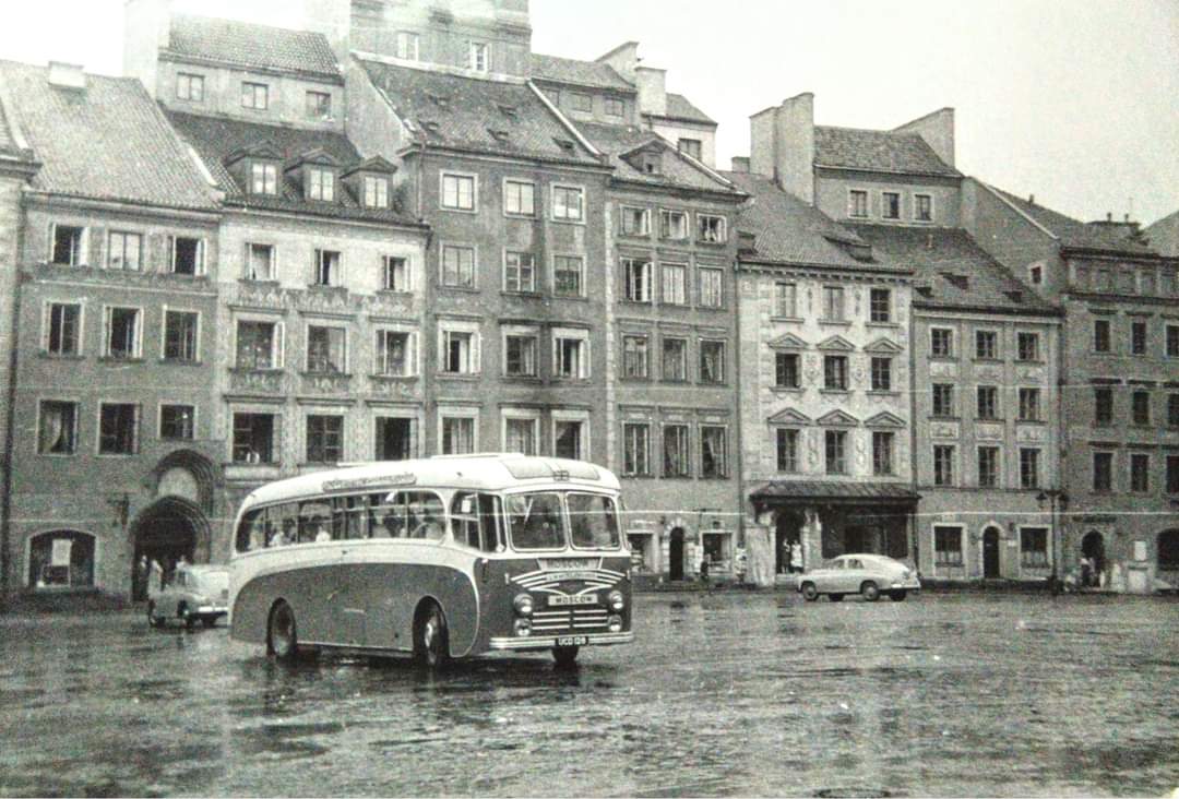 #Warsaw Old Town Square, late 1950s/early 1960s, and a British Leyland coach passing through on its way to Moscow...
#Britishtourism #historicphotography