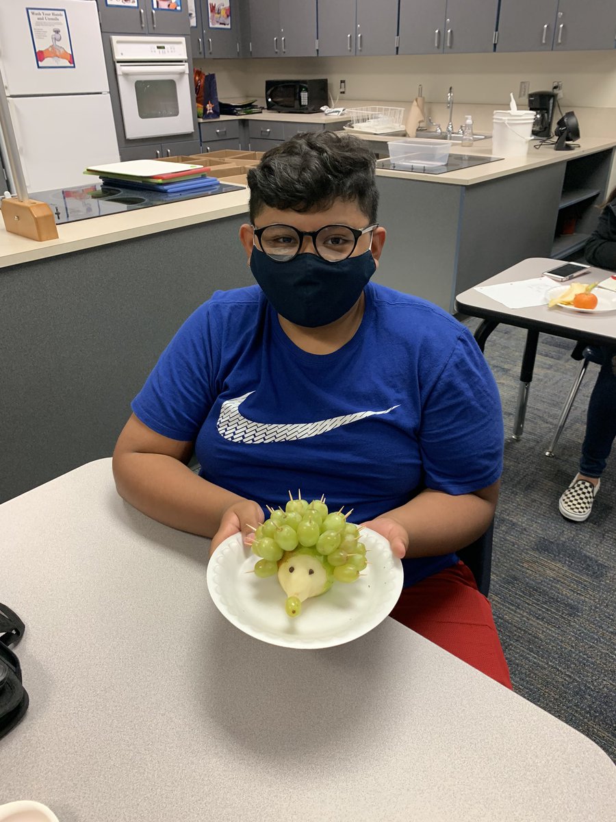 I LOVED visiting Mrs. Sanders’ class and seeing the amazing fruit artwork! This is so neat! <a href="/SchindewolfKISD/">Schindewolf Int.</a>