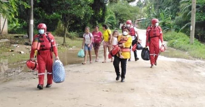 Francescorocca's tweet photo. Deeply proud of our women and men in the field in #CentralAmerica, supporting all the local communities affected by #HurricaneEta. Needs are growing and our teams are doing their utmost to save lives and protect vulnerable people. Thank you for your critical humanitarian work! https://t.co/W4OgJAZypG