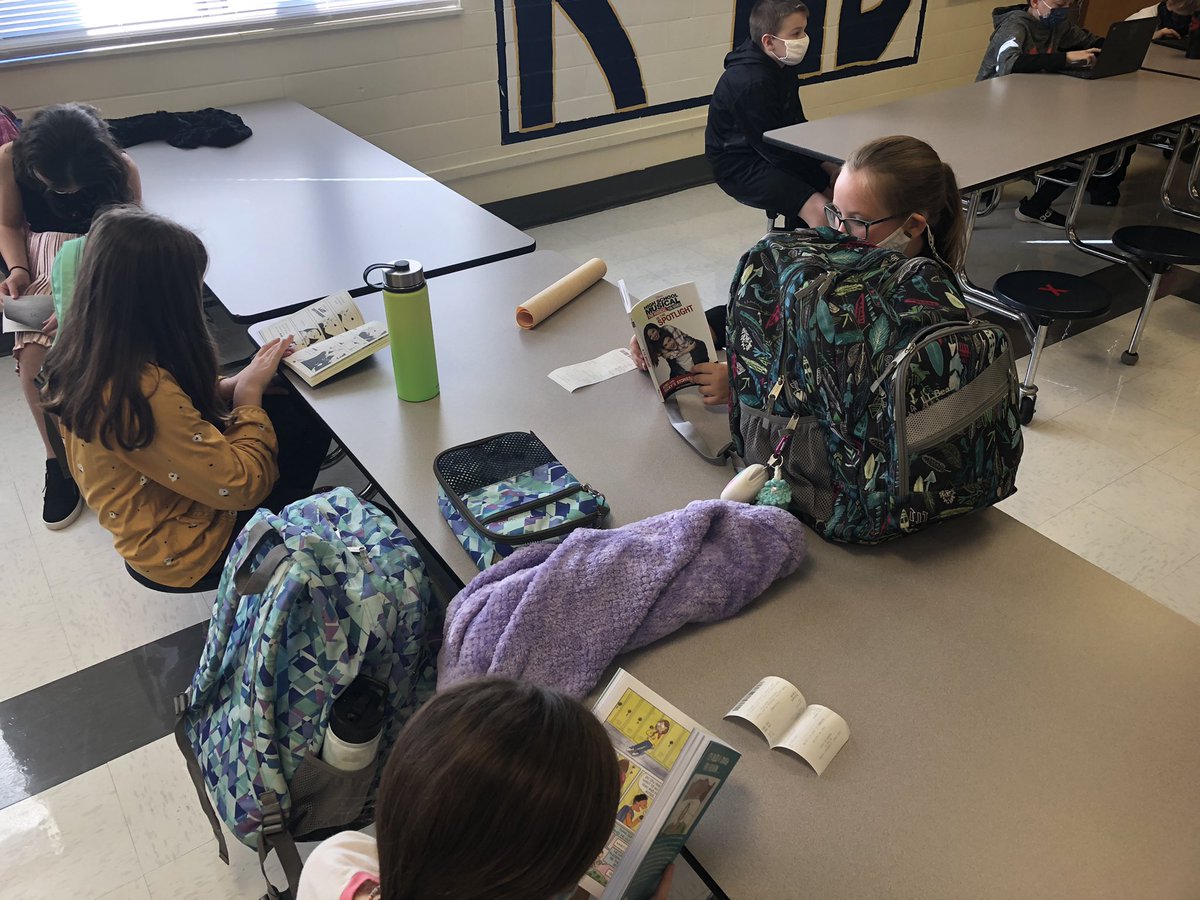 ElmSt5th's tweet photo. Love seeing our 5th graders reading for pleasure. https://t.co/PWRcqu1gBM