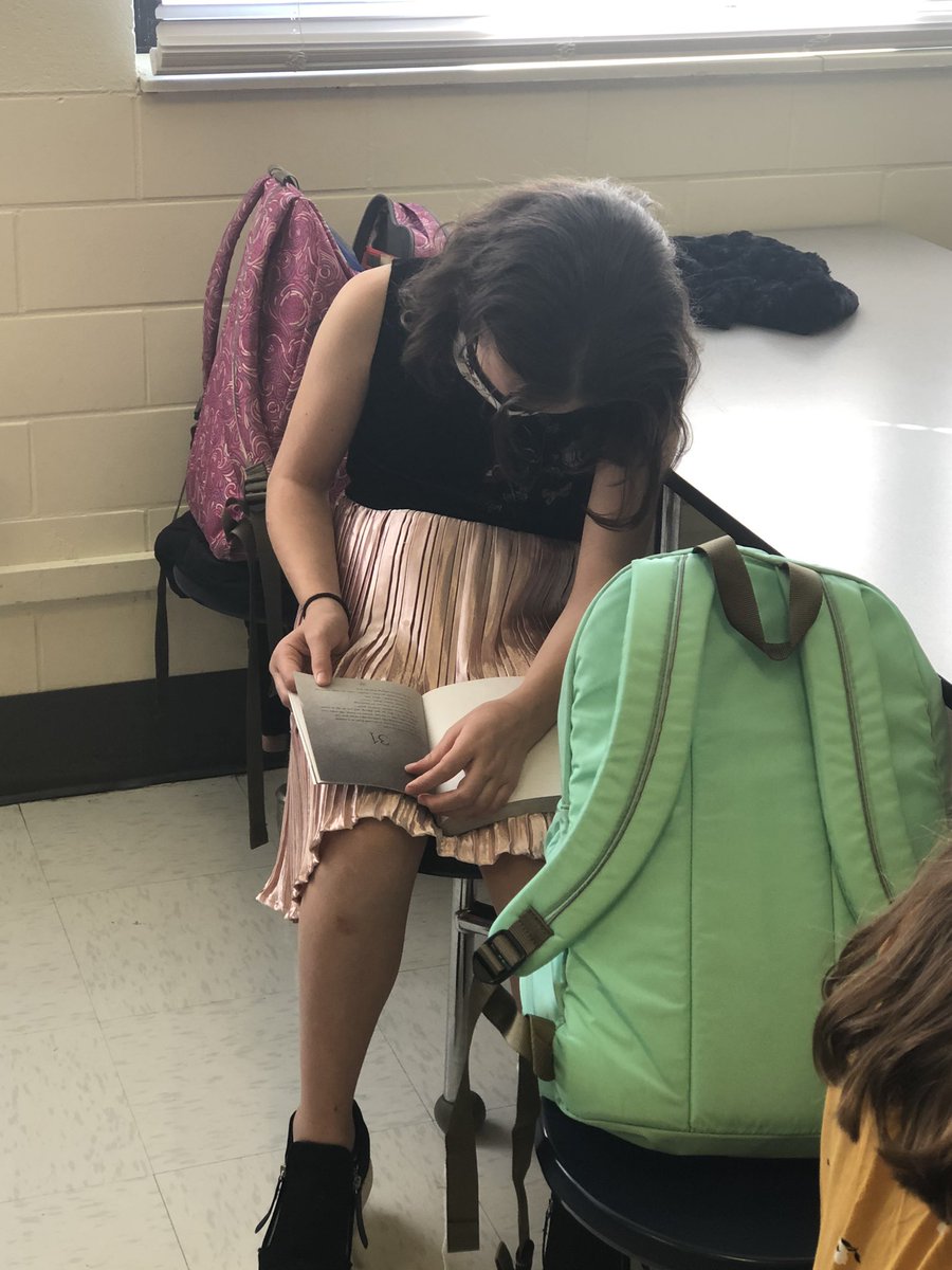 ElmSt5th's tweet photo. Love seeing our 5th graders reading for pleasure. https://t.co/PWRcqu1gBM