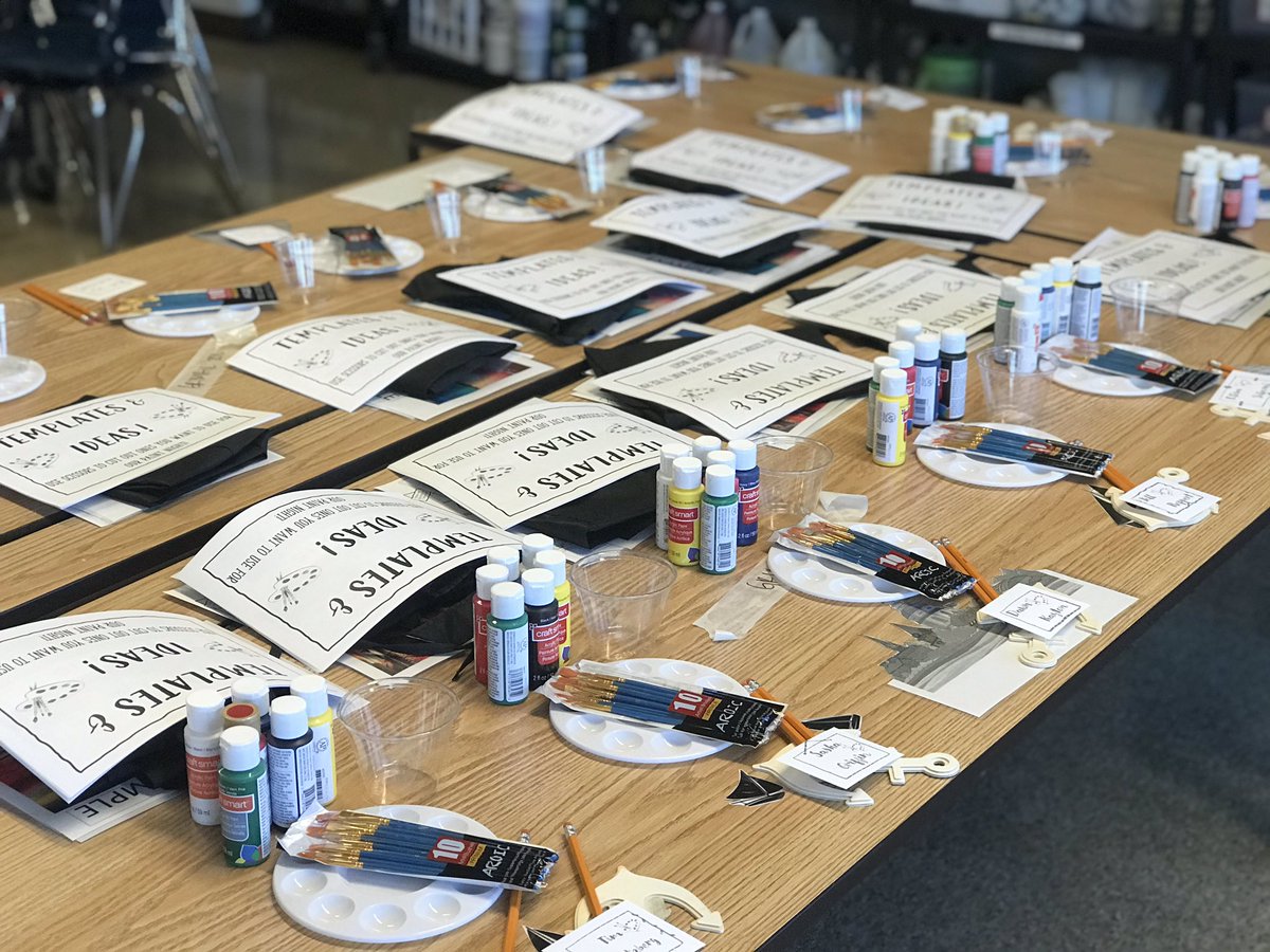 BatesAIinACTION's tweet photo. Packing up the Paint Night Tote Bags full of awesome goodies for our @whbatesaacps teachers to participate in our virtual paint night! How cute are these bags I made?! π¨ π #perksofworkingatbates #aacpsartsintegration #onebates https://t.co/Gd1WUnDs2l