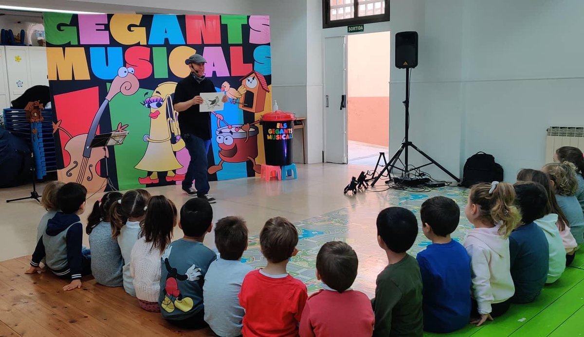epiavilanova's tweet photo. Ahir a P4 van venir “Els gegants musicals" ens ho vam passar genial i vam conèixer tres instruments gegants, la Tuba, el Contrabaix i el Bombo!!! 🎶🎵🎶🎵🎶🎵 #epiavng #escolapiavilanova #escolapiavng https://t.co/KNWXq2GZLJ