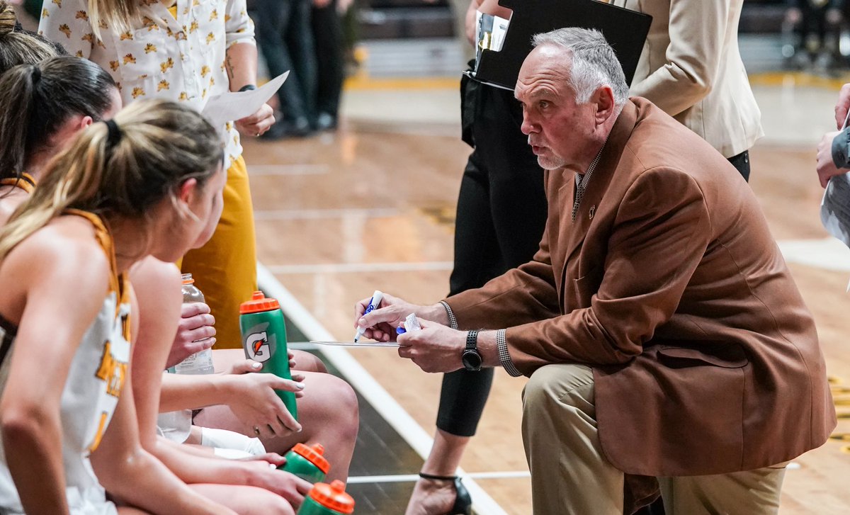 wyo_wbb's tweet photo. Join us in wishing our HC #TwitterlessG a very Happy Birthday! #OneWyoming #GoWyo https://t.co/NFaA2EThud