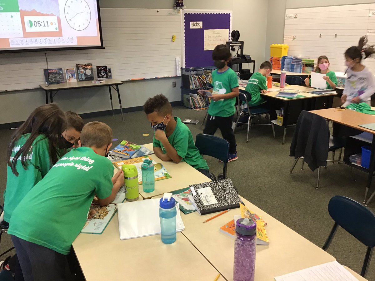 frazer_class's tweet photo. Super competitive class! We are racing to find words in the text we are reading. We are looking for words with either the hard or soft sound for C or G. #2ndGrade #LucyCalkins @Geistgators https://t.co/JbnOAyl8ZY