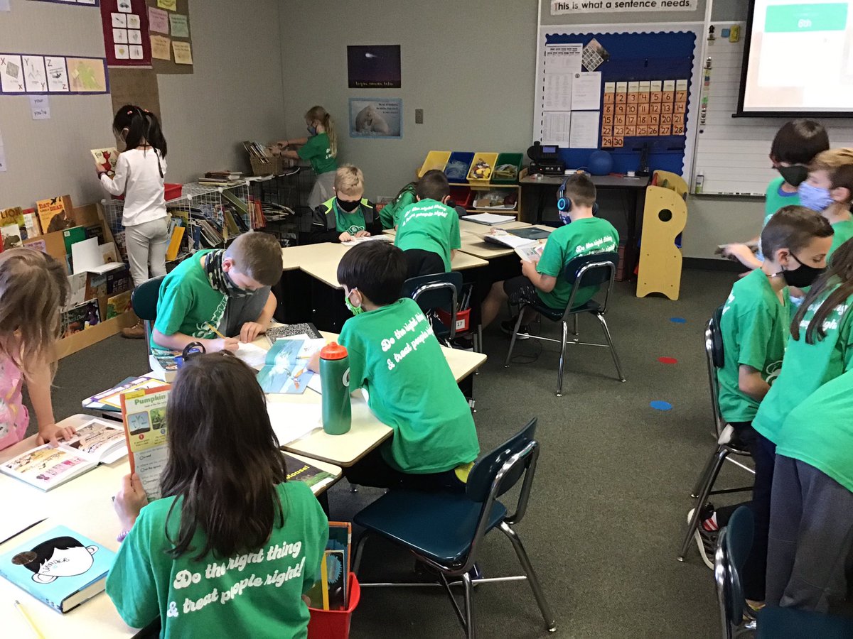 frazer_class's tweet photo. Super competitive class! We are racing to find words in the text we are reading. We are looking for words with either the hard or soft sound for C or G. #2ndGrade #LucyCalkins @Geistgators https://t.co/JbnOAyl8ZY