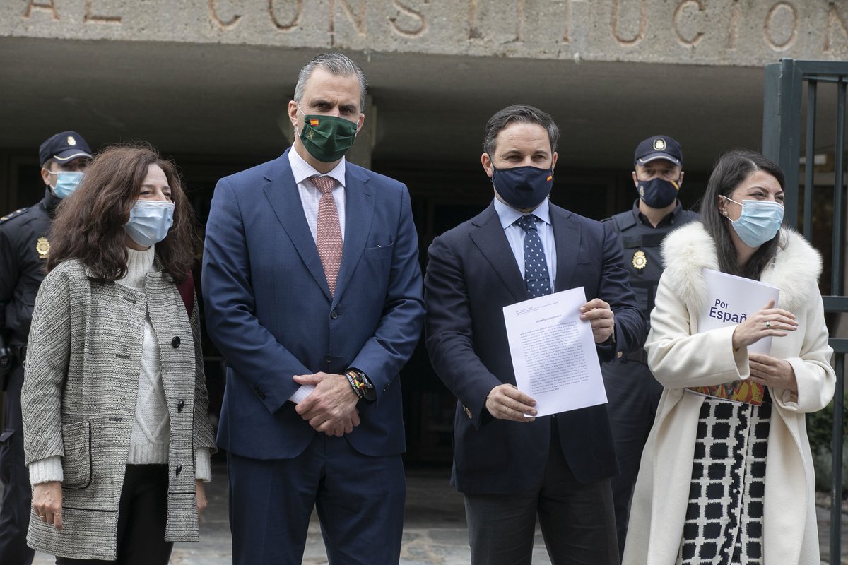 Santi_ABASCAL's tweet photo. Acudiremos al TC cuantas veces sea necesario para exigirle que cumpla con su deber de amparar los derechos y libertades fundamentales de los españoles.

Y para decirle a los jueces que no cedan a la presión de los partidos que les colocan allí. 

Se deben solo a la ley y a España https://t.co/vG7GcIiDBG