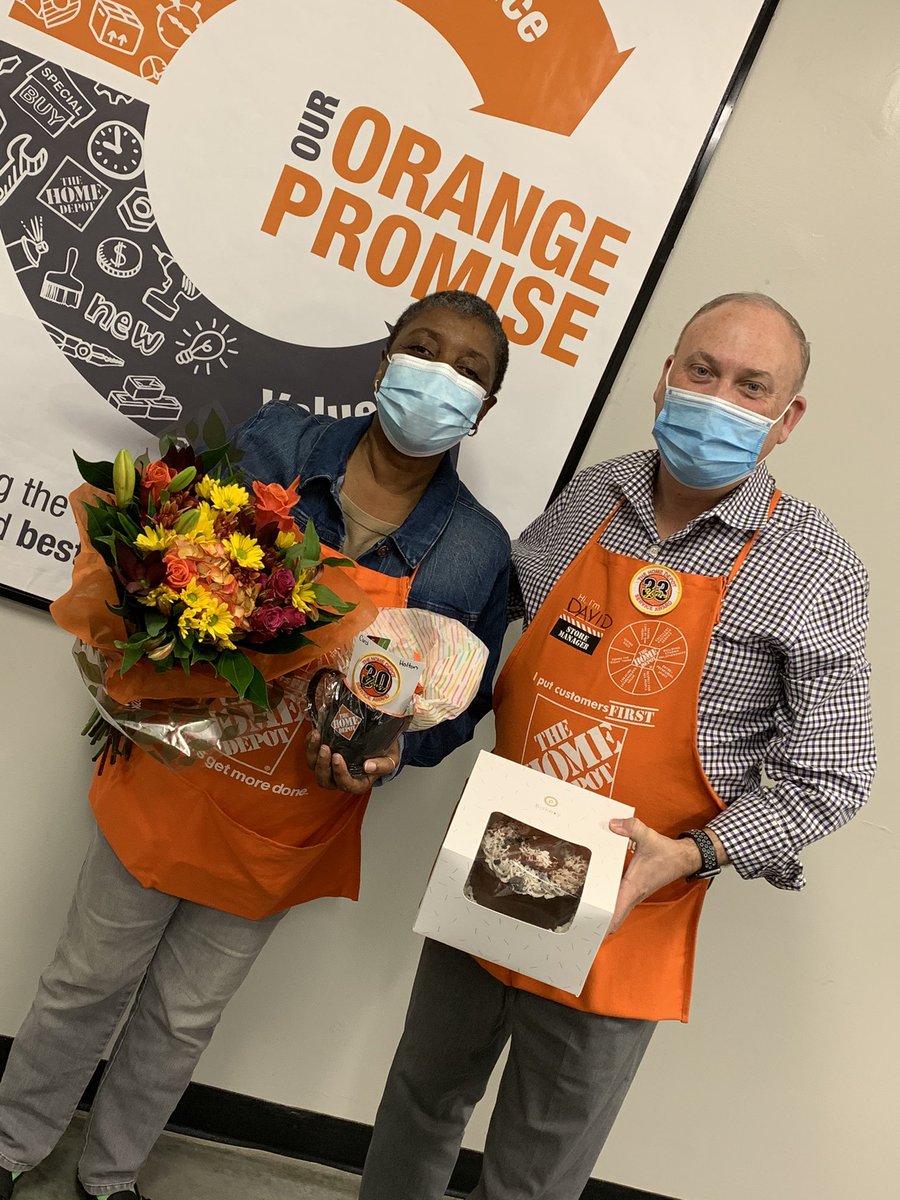 LMonchun's tweet photo. Happy 30th Anniversary to Ms. Carol!! You’re dedication and knowledge means everything to this store!! We ❤️you! @SharptonDavid @DJP_6986 @Mr_OREO78 @kenchelle86 @SefIbrahim1 @daniel_opene1 https://t.co/cvtyxicH4X