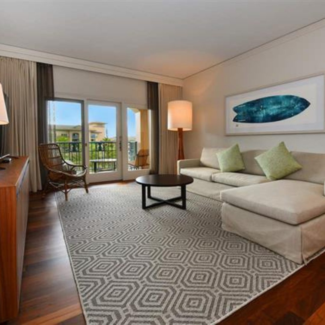MauiParadiseLLC's tweet photo. Presenting MPP’s newest listing at the Ritz! This fabulous one-bedroom suite has beautiful ocean and pool views and comes with all the luxury amenities you would expect from the Ritz Carlton Kapalua 
🏌️‍♀️🏊🍽t🧖‍♀️🎾🌴🌺 https://t.co/ofCnTGVDm2