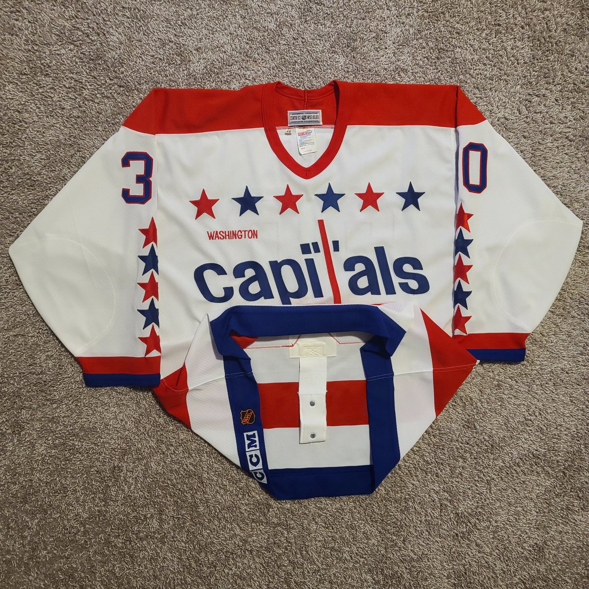 PVJerseys's tweet photo. ๐จWith a new round of #PVFinds coming early next week, I wanted to share the newest addition to #PVsPC.๐จ
1994-95 CCM On-Ice Authentic Jim Carey Washington Capitals.
What's the latest addition to your collection? #PVFinds #PVsPC #ALLCAPS #HockeyTwitter https://t.co/f2xpAH07b1