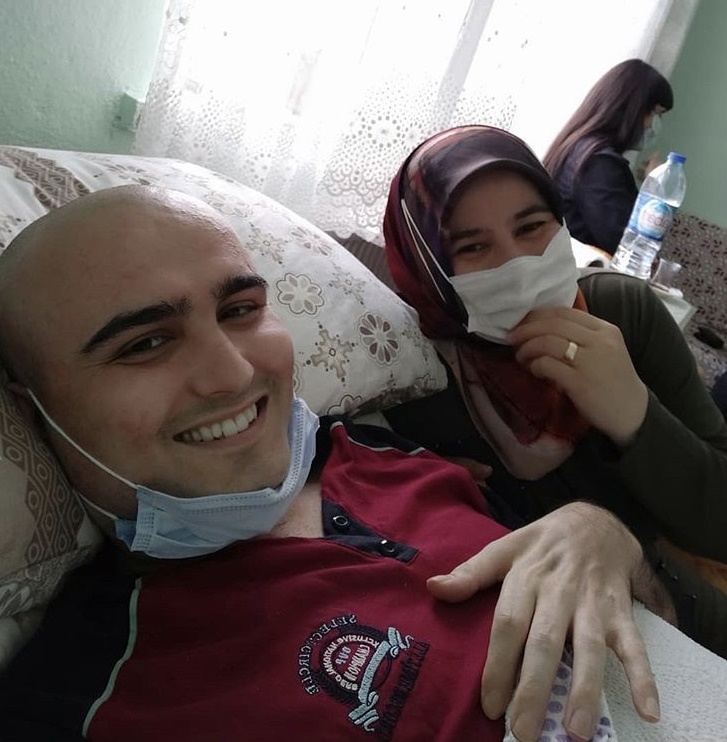 gergerliogluof's tweet photo. Müebbet hapis cezasına çarptırıldıktan sonra kemik kanseri nükseden askeri öğrenci Yusuf Kurt (25) hayatını kaybetmiş

Adaletsiz Yargınızın son kaybettirdiği can bu

Bu kaçıncı olacak, ya geridekiler, vicdanınız?
@tcsavunma

KoronaCezaevinde AdaletNerede https://t.co/DwpMea3a1p
