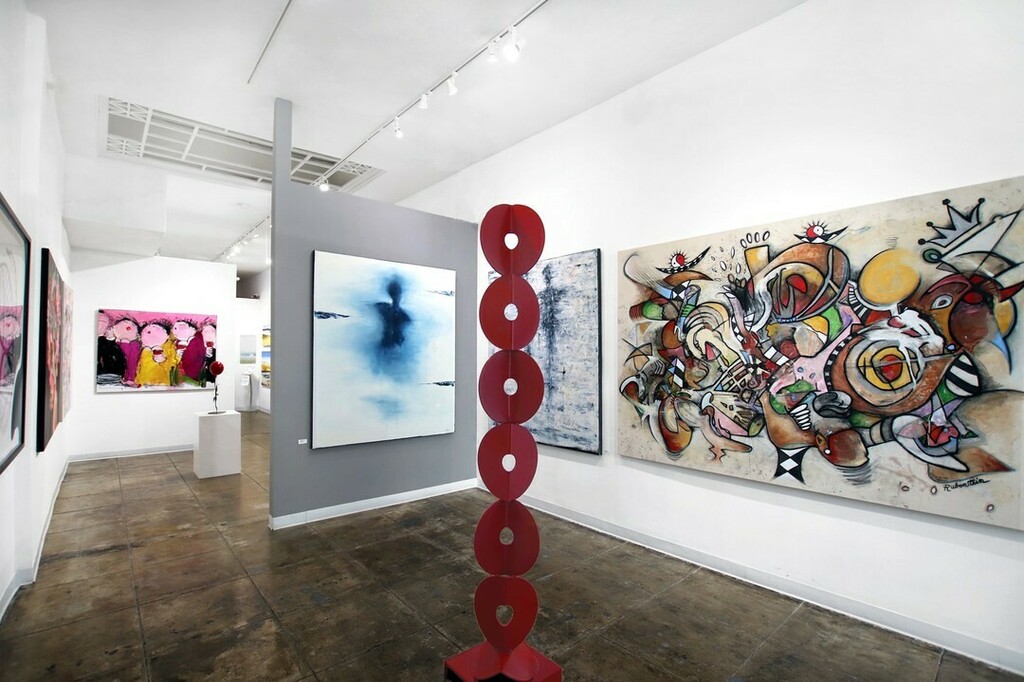 “Art enables us to find ourselves and lose ourselves at the same time.” - Thomas Merton

Impact your surroundings with large artworks by Gerdine Duijsens,  Mark Acetelli, Bruce Rubenstein, and Granville Beals

#interior #largeart #bigart #sculpture #losangeles #westhollywood…