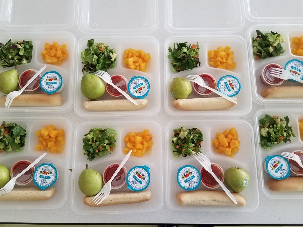 Our school school lunch staff do an incredible job! Here’s a what they served for lunch at HBS-healthy as well as provided in a sustainable container. #healthyschoollunch