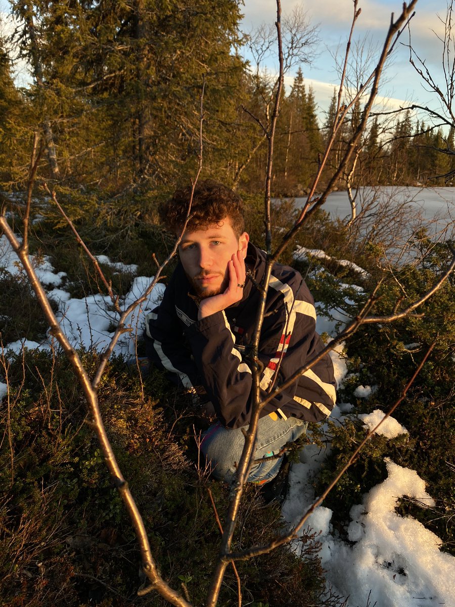 ErikHainer's tweet photo. hi i'm in the arctic https://t.co/8GGEN2GMPk