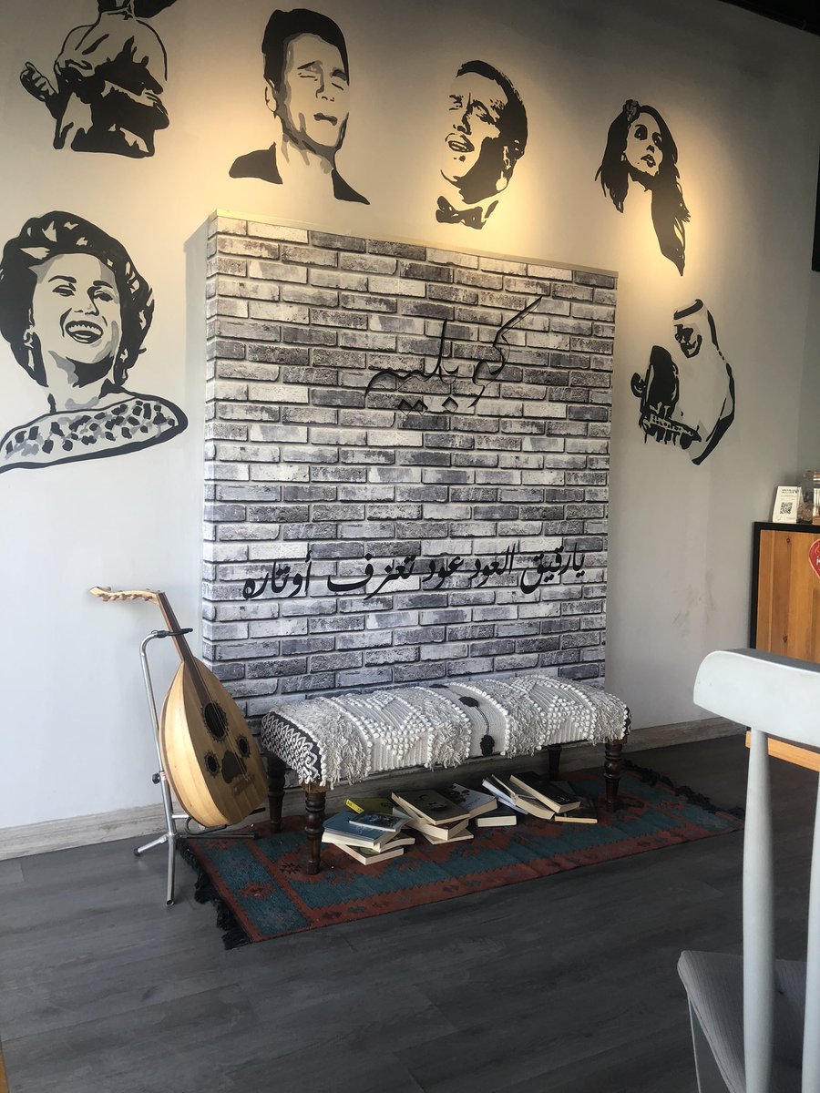 على بالي 
وش اللي جابك الليلة؟ 
انا الليلة .. ذكرتك 
رغم نسياني 
عبّر وجهك .. وأنا ناسي تفاصيله 
مثل مطلع لحن تايه عن لساني..!🖤🕊