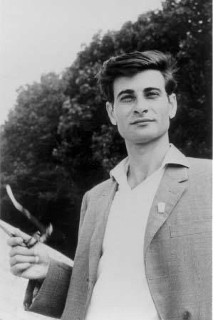 Jawnmard1's tweet photo. I walk in my sleep. I stare in my sleep. I see
no one behind me. I see no one ahead of me.
All this light is for me. I walk. I become lighter. I fly
then I become another.
— Mahmoud Darwish
(1941 - 2008)
#poetry
#poetrycommunity
#arabpoetry
#mahmouddarwish https://t.co/GBuiyGWJHw