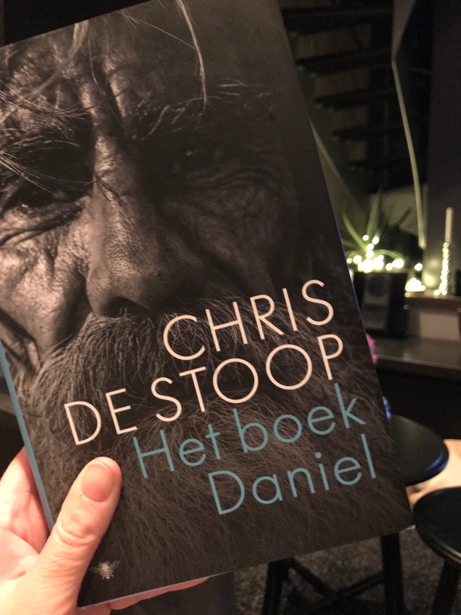 inge_stiers's tweet image. Vrolijk word je er niet van, maar wat een prachtig, pakkend en ontroerend boek. En zo komt er toch iets moois uit 2020.