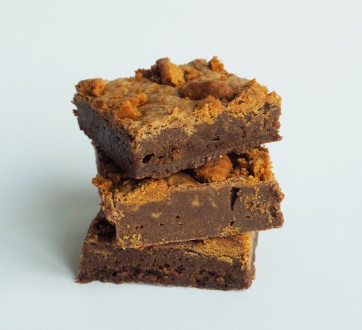 DaisyB2001's tweet photo. New brownies up on the website. Welcoming the strawberry jam, Nutella and biscoff brownie, simple but beautifully executed! The perfect treat for you, your family & friends #daisybcreations #brownies #postalbrownies https://t.co/dqUbqcdm91