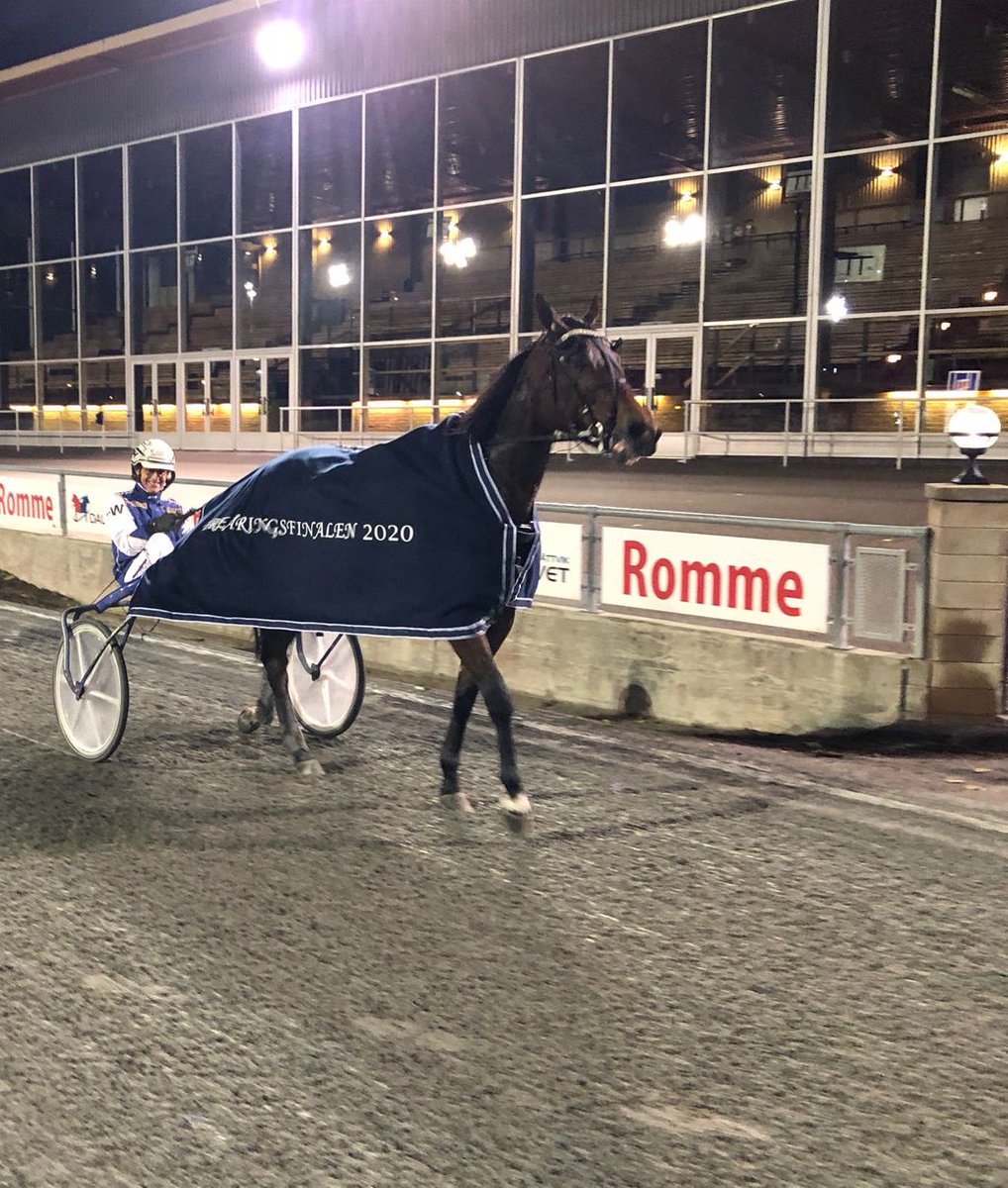 DalaTravet's tweet image. Romme 6 november
Lopp 7: Treåringsseriens Final 2
Segrare: Chablis Ribb / Leif Witasp
Ägare: Vingsjöparken Invest AB &amp;amp; J Ivehag
Vårdare: Lina Lekander
Segertid: 1.13,8a 2140 meter
Stort grattis! #dalatravet #trav #romme #ägahäst #älskatrav