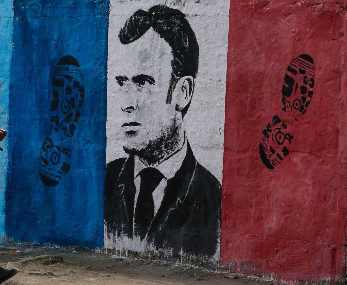 #مقاطعه_المنتجات_الفرنسيه10 
قومٌ إذا مس النعالُ وجوههم 
شكت النعالُ بأي ذنبٍ تُصفعُ