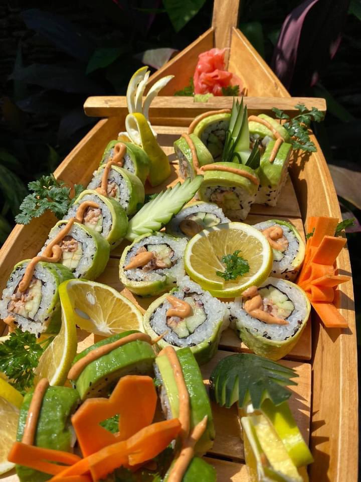 RestauranteKam1's tweet photo. Te ánimos a probar nuestro nuevo roll!!! Muy diferente y delicioso 😋 “TAKO ROLL 🐙”

• TAKO ROll/ Pulpo 🐙 importado(Español) 
Pepino🥒, Aguacate🥑 y un toque de Mayonesa Spicy 🌶

#restaurantekamakura #curry #desde1994 #miso #takoroll #sushi #ramen #tempura 
#sushielsalvador https://t.co/HzJbvhN4Y6