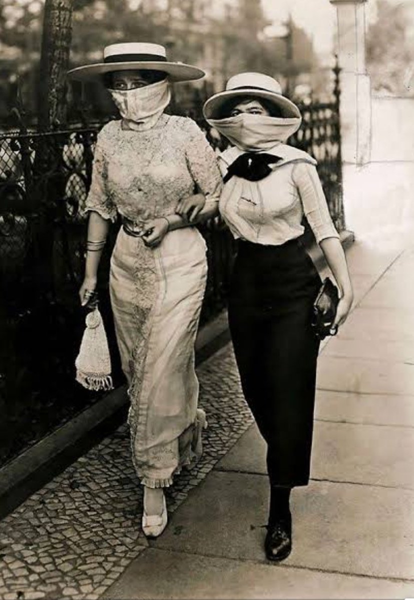 📌SALGIN BİTMEYECEK...YANLIŞ.

100 yıl önce,en kötü koşullarda yaşanan grip salgını 
➡️2 yıl sürdü 
➡️Aşı bulunmadı
➡️Dünya nüfusunun 2/3'ü enfekte olmadı.
Bugün daha iyi şartlarda,daha güçlüyüz 
Elbette salgın bitecek
Çabamız: en hafif hasarla atlatmak.
Enseyi karartmak yok🙋‍♀️