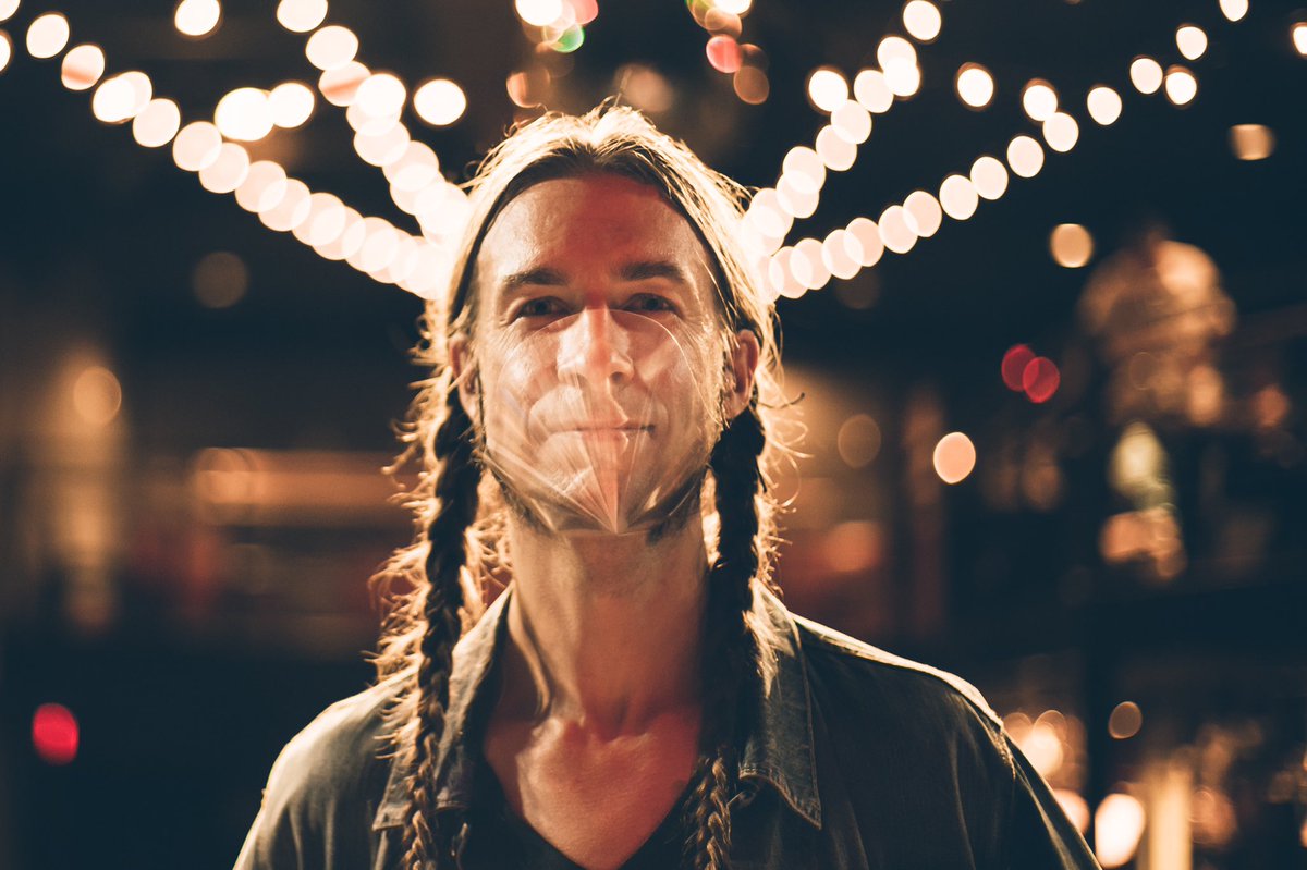 Have you guys checked out “The Professional” yet?! This is an ideal product for those working in the service industry — or any field where you’d like to prevent droplets from falling toward the ground.

#minishieldusa 
#createdfrompassionmadeforexpression