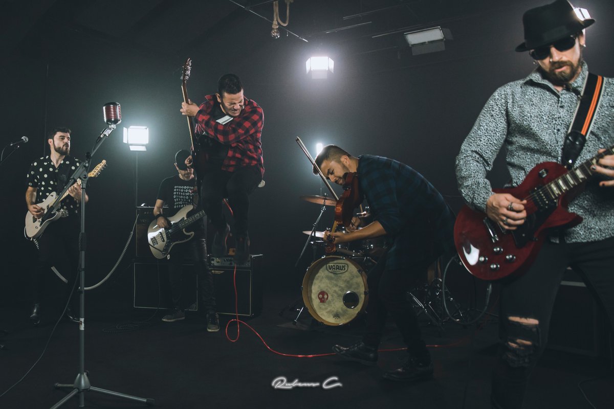 Podéis ver nuestros videoclips que ya están disponibles y seguir los estrenos próximos en nuestra cuenta de youtube:

Suscríbete 👇😉

youtube.com/channel/UCuZm9…

#youtube #videoclip #estreno #AQQA #Rock #HardRock #RockBand #Music #Musica #Musiclife #foto #video