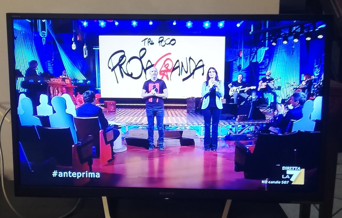 Kithia77's tweet photo. Ecchice quà pure 'sto #venerdìsera
Aspettando il puntatone di oggi di #propagandalive ma soprattutto aspettando @daniesilvestri ❤️❤️❤️❤️ https://t.co/wYMZMMyvqN
