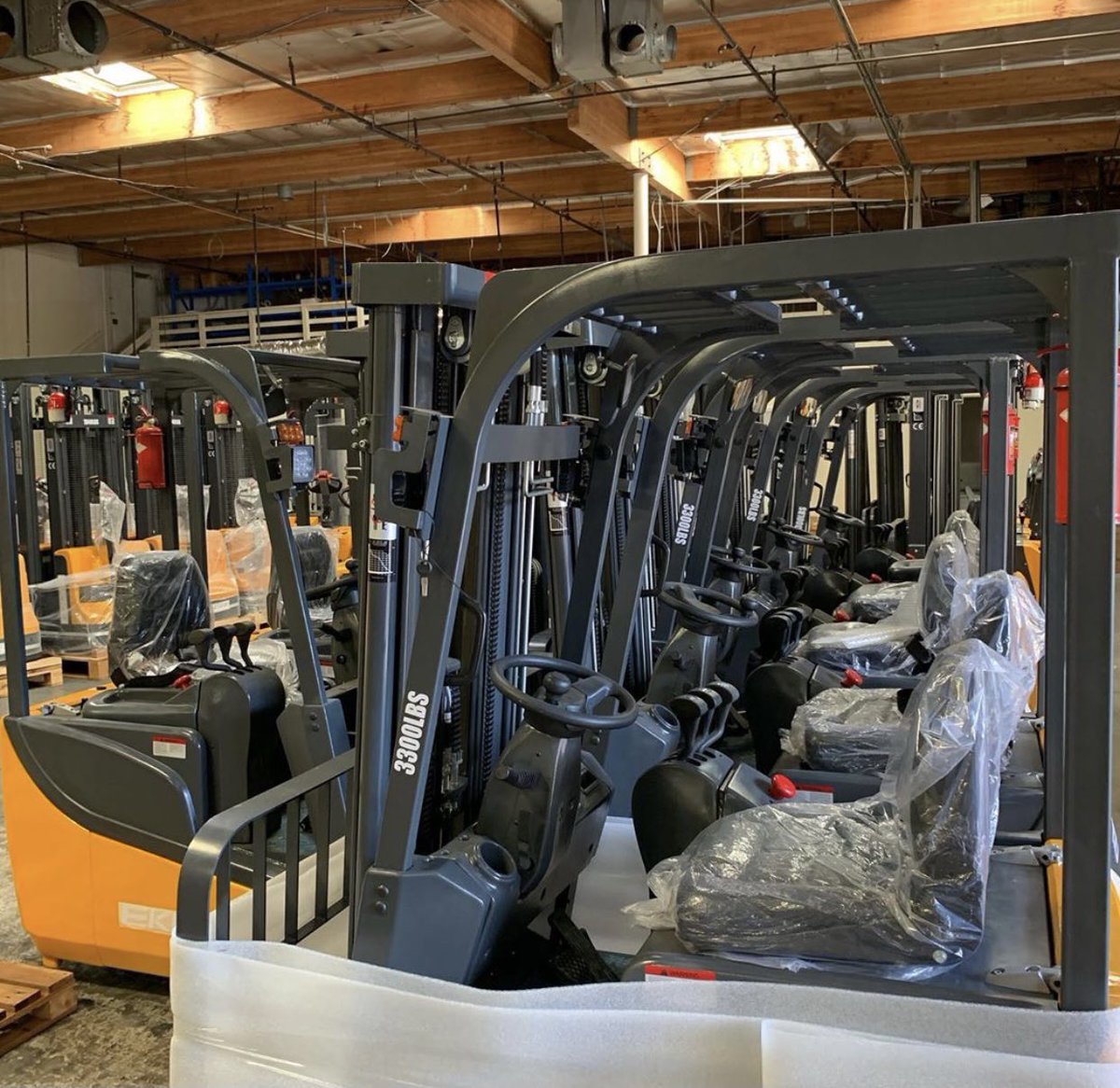 Harriso19517932's tweet photo. #EKKO Economical 3Wheel electric forklift,EK15A, 3300 lb,138๏ฝ177" Height, Side Shift. https://t.co/TtlXiBA4De #happyfriday #lifttruck #lifttrucks #reachtruck #forklifts #forklift #palletjack #ekko #powerstacker #3WheelForklift https://t.co/PZYIlJvx0L