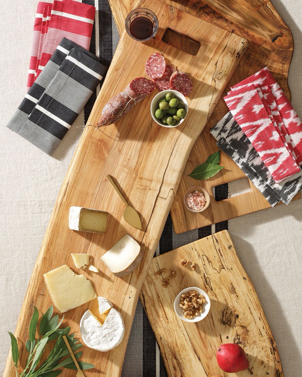 Holiday dinner party essentials include: lovely linens, delectable dishes, and wonderful wine. Did we miss anything? 🥂

Tabletop: bit.ly/354Enr1