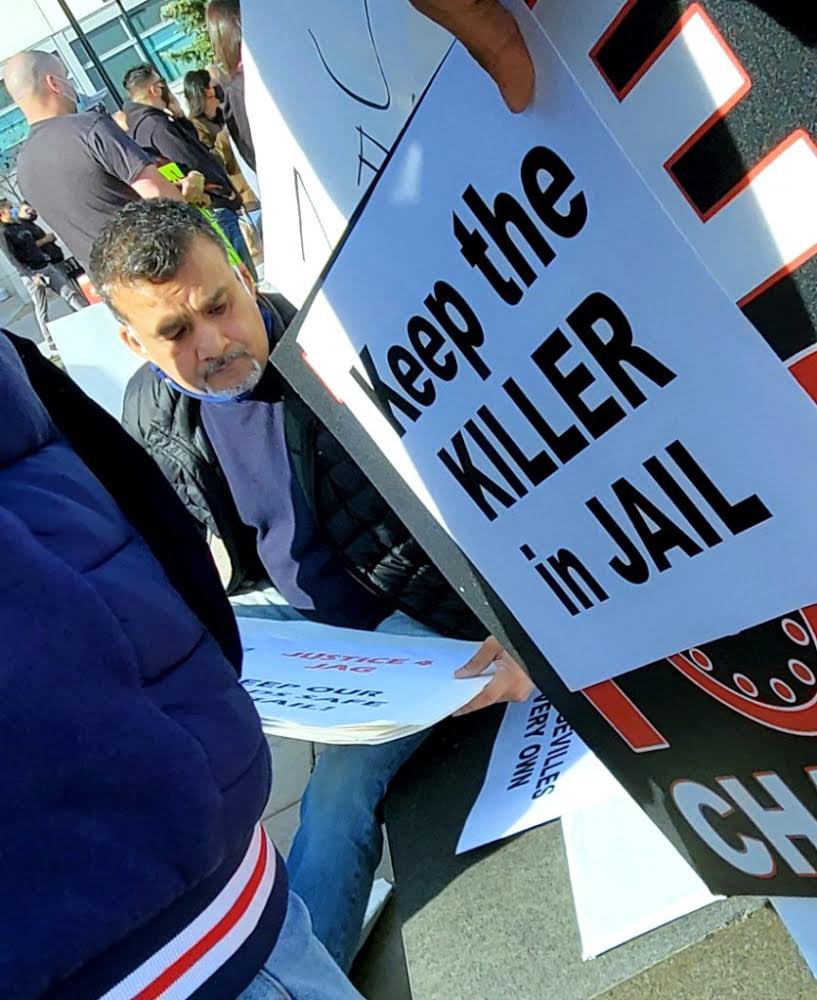 OMNITelevision's tweet photo. Family, friends and advocates are rallying outside of a #Brampton courthouse while sentencing continues for the alleged drunk driver accused of killing 19-year-old Jagrajan ‘Jag’ Brar. https://t.co/67vI2JdUPt