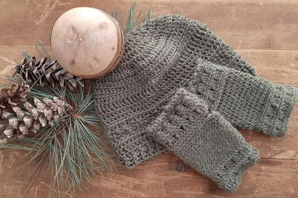 welshstudio's tweet photo. The fibers are starting to show up. This cozy set was the first to the party. See it at https://t.co/zsnq5Jq9bg
#mitts #crochet #cozy #giftideas #fibers #hat
#fall #winteriscoming #handmade https://t.co/qliDMDgCWK