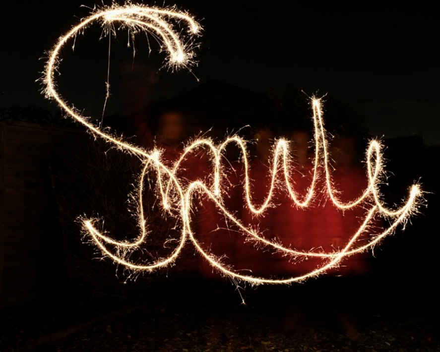 TinkonBrink's tweet photo. This is about as arty* as I got this year... #BonfireNight2020 #BonfireNight #Sparkler #LightWriting #LightDrawing 

*yes, that IS supposed to be a cat :/ https://t.co/6isDtzq3pP